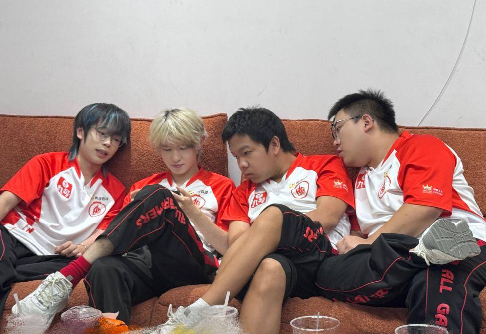 AG为何突然不会玩了？一诺磨合仓促，钟意长生很迷茫，新版本慢热