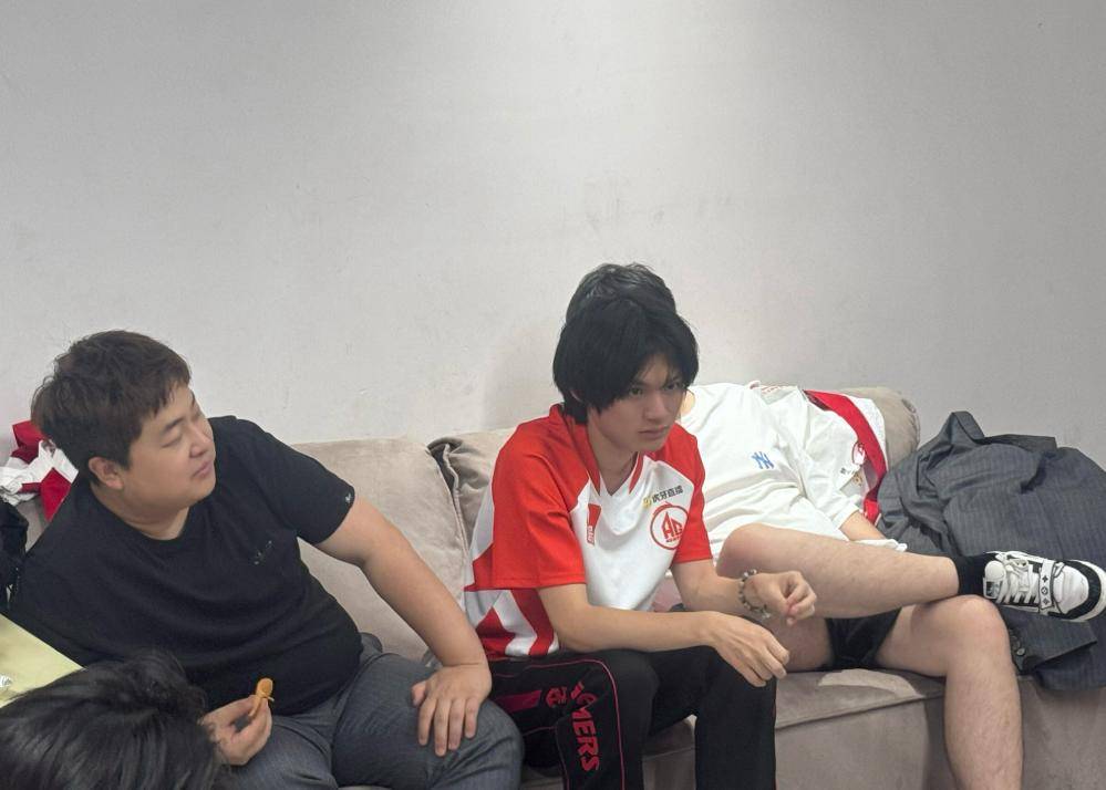 AG为何突然不会玩了？一诺磨合仓促，钟意长生很迷茫，新版本慢热