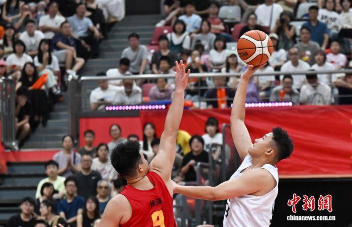 “浙BA”杭州赛区季军赛吸引民众