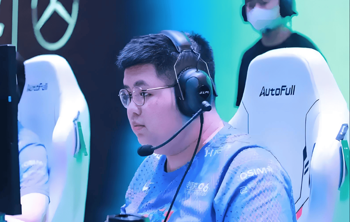 资讯:悲伤女友骗光LPL电竞圈!宝蓝陷其中金额高达四百万