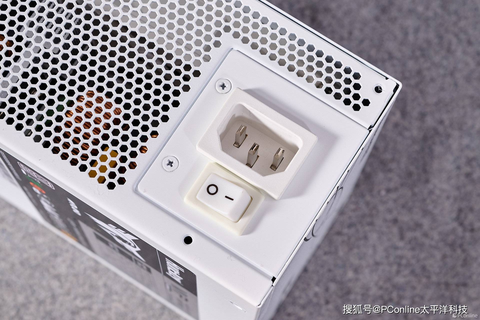 航嘉MVP P1200电源：硬核性能，电竞之魂