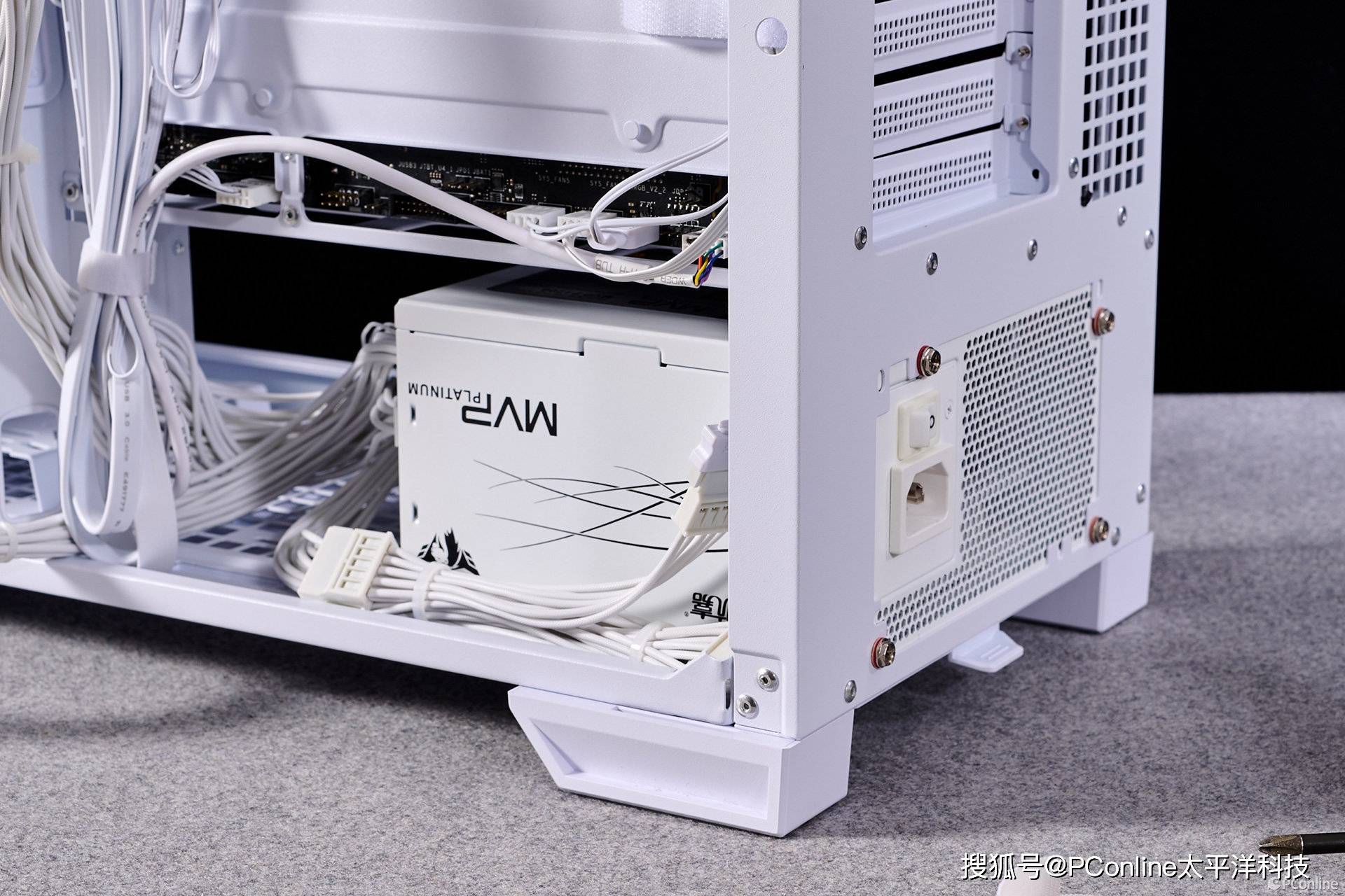 航嘉MVP P1200电源：硬核性能，电竞之魂