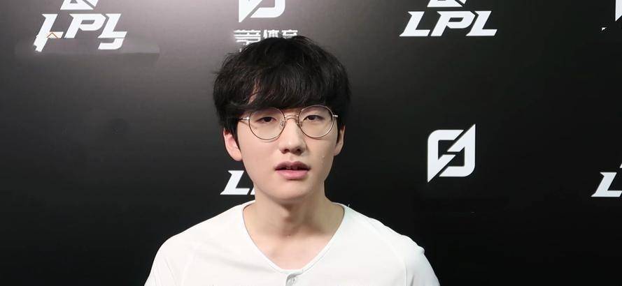 Faker秀中文，Peyz谈选择，小花生回忆LGD